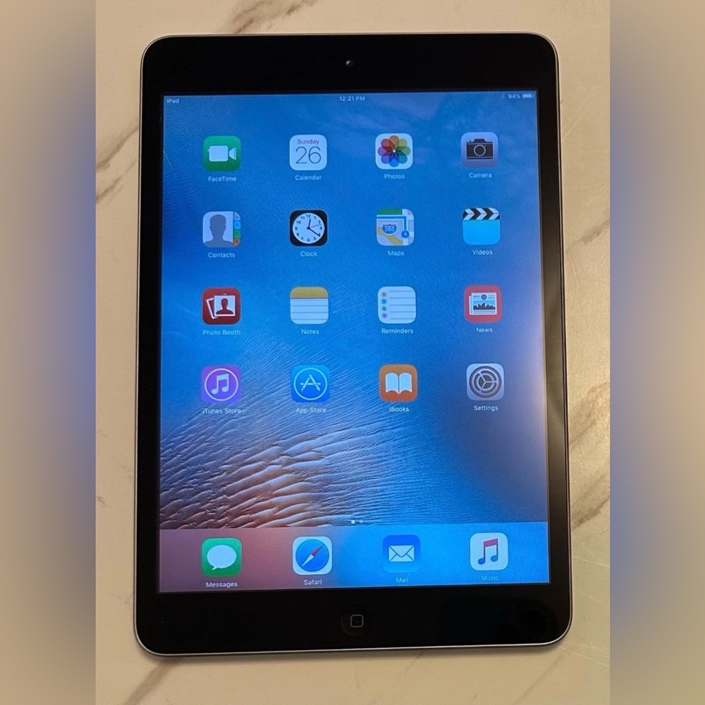 Apple iPad Mini 1st Gen 16GB Grey Wi-Fi 7.9in - Picture 2 of 5